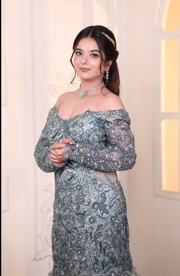 Ice-Blue Evening — Reception glam · Textured ponytail